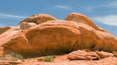 Hádanka na utorok: Nájdete nahé telo medzi skalami?