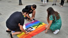 Mladíka dobili v Španielsku na smrť. Tisíce ľudí vyšli do ulíc protestovať proti homofóbii