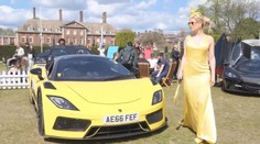 Luxus na štyroch kolesách: Športové autá a veterány na jednom mieste