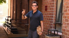 Comeback desaťročia? Škandalózny Charlie Sheen má vraj tajný plán