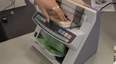 Úspory z druhého piliera si budú môcť vybrať prví ľudia. Analytik odporúča počkať