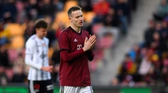 Keď priznal homosexualitu, svet mu tlieskal. Teraz šoféroval bez preukazu a odmietol test na drogy