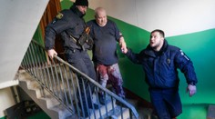 FOTO: Nielen vojenské ciele. Prvé bomby zasiahli bytovku v Charkove