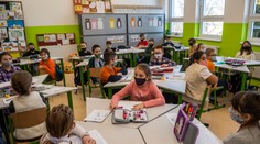Zmena vo vyhláške. Žiaci nebudú musieť mať počas vyučovania respirátor či rúško
