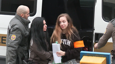 Ľahla si s dieťaťom na koľajnice: Začal sa súdny proces s matkou, ktorej bábätko po strete s vlakom zomrelo