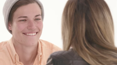 Čo sa stane, ak sa partnerovi pozeráme štyri minúty do očí?