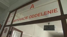 Bývajú ďaleko, no miesto sa im neušlo. Až 700 študentov jednej z univerzít nedostalo internát