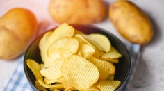 Prekvapený študent skončil po tréningu v putách. Dôvodom bol balíček čipsov