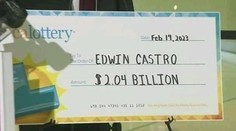 Odhalili identitu výhercu rekordného jackpotu. Tento muž vyhral dve miliardy dolárov