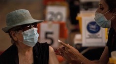 Na očkovanie novou vakcínou proti omikronu čaká takmer 6-tisíc ľudí