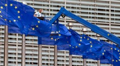 Štáty EÚ sa dohodli na ďalšom balíku sankcií proti Rusku. Obsahuje aj cenový strop na ropu