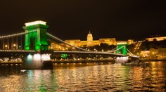 Maďarsko sprísňuje nosenie rúšok: Povinné budú aj na vonkajších podujatiach