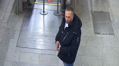 VIDEO: Muž ukradol v centre Prahy peňaženku nič netušiacej žene. Jej obsah ho zrejme poriadne prekvapil