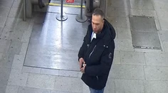 VIDEO: Muž ukradol v centre Prahy peňaženku nič netušiacej žene. Jej obsah ho zrejme poriadne prekvapil
