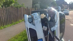 Za volant si mamička sadla na mol opitá. So štvorročnou dcérou sa v aute prevrátili na bok