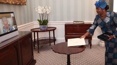 Kráľovná prvýkrát od pohrebu manžela na verejnosti: Svet si vydýchol!