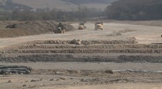 Vláda chce stavať diaľnice i železnice rýchlejšie. Medzi strategickými projektami však chýbajú dva zásadné úseky