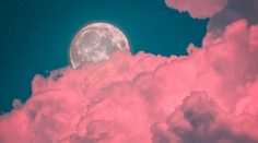 Dnes sa nezabudnite pozrieť na oblohu: Rozžiari ju „ružový Mesiac“ v splne, ktorý bude zároveň „mikro“