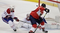 Barkov dal hetrik a stal sa hviezdou večera v NHL. Najmä jeho druhý gól sa musel páčiť