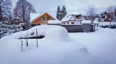 Do niektorých kútov Slovenska dorazila rozprávková zima. Pozrite si fotky z najzasneženejších obcí
