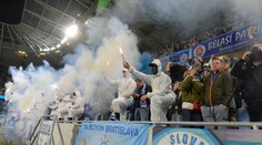 Správanie fanúšikov počas finále pohára medzi Trnavou a Slovanom malo dohru. Oba kluby dostali pokuty