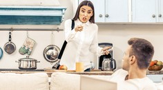 Ako donútiť partnera v dnešnej situácii viac pomáhať? Musíte byť razantnejšia