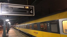 Vlak, ktorý stál v Bratislave niekoľko hodín pre podozrenie na koronavírus, dorazil do Žiliny