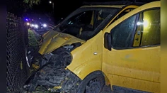 Chlapec (16) šoféroval opitý, bez vodičáku a bol v ukradnutom aute. Divoká jazda sa skončila nehodou