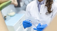 Slovensko pripravuje odškodnenie nezákonne sterilizovaných žien. Už je známa aj jednorazová suma, ktorú ženy dostanú