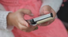 Štúdia o živote školákov: Až 40 percent detí používa mobil, aby sa cítili lepšie