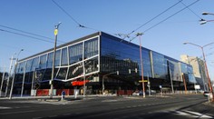 Takmer skrachovali, teraz sa im darí. Komu Slovan predá názov štadióna za pol milióna?