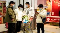 Čínsky infektológ: Je čas zmeniť klasifikáciu ochorenia COVID-19