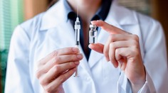 Koľko percent ľudí prejavilo ochotu nechať sa zaočkovať? Tu sú prieskumy z 15 krajín sveta