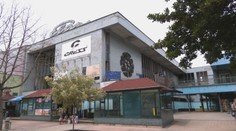 Roky je zatvorený pre spor medzi majiteľmi domu a susedného pozemku. O chátrajúci dom v Michalovciach sa začalo zaujímať mesto