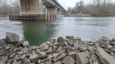 FOTO: Mimoriadna udalosť na železnici. V blízkosti trate našli muníciu