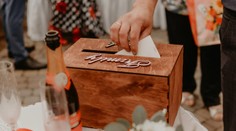 Svadobná obálka začína Slovákom robiť vrásky. Túto sumu dnes hostia dávajú najčastejšie