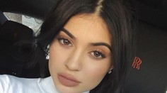 Týmito fotkami sa Kylie pochváliť nemusela. Veď vyzerá ako pocikaná