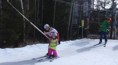 Tatry zažívajú nápor prázdninových lyžiarov zo západného Slovenska. Napriek slabej zime fungujú všetky zjazdovky