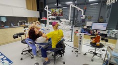 Dvojičky s autizmom odmietali zubári ošetriť. U tejto lekárky do kresla sadajú bez boja