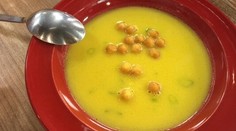 Kačacie prsia na cestovine z fazuľovej múky s rýdzikmi, brusnicami a  pikantnou malinovou omáčkou