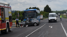 Vážna nehoda na Orave: Zrážka autobusu s autom