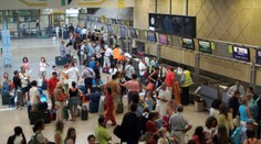 Tvária sa ako zamestnanci letiska, no chcú vás okradnúť. Rezort zahraničia varuje pred podvodníkmi v Hurgáde