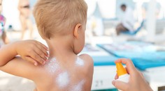 Opaľovacie mlieko, ktoré pred UV žiarením takmer nechráni. Týmto značkám a produktom sa vyhnite