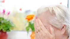 Podvodník sa vydával za doktora. Babičku z Levíc za pár minút pripravil o úspory aj šperky