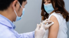 Trpeli ste po očkovaní proti covidu vedľajšími účinkami? Možno len šlo o nocebo efekt