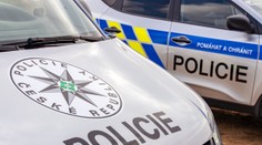 Česká polícia zastavila kamión, v ktorom sa skrývalo 30 migrantov, jeden zomrel