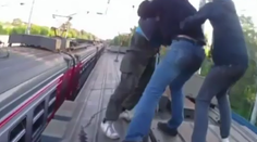 Nová zábavka Francúzov: Surfovanie po vlakoch