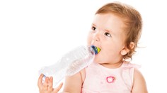 Deti a kardiaci by nemali piť bublinkovú minerálku