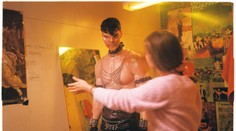 ADONXS má nový klip. Robil na ňom človek, ktorý má na konte videá aj pre Harryho Stylesa