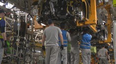 Trnavská automobilka chce údajne prepustiť 500 zamestnancov. Vedenie podniku to vysvetľuje inak